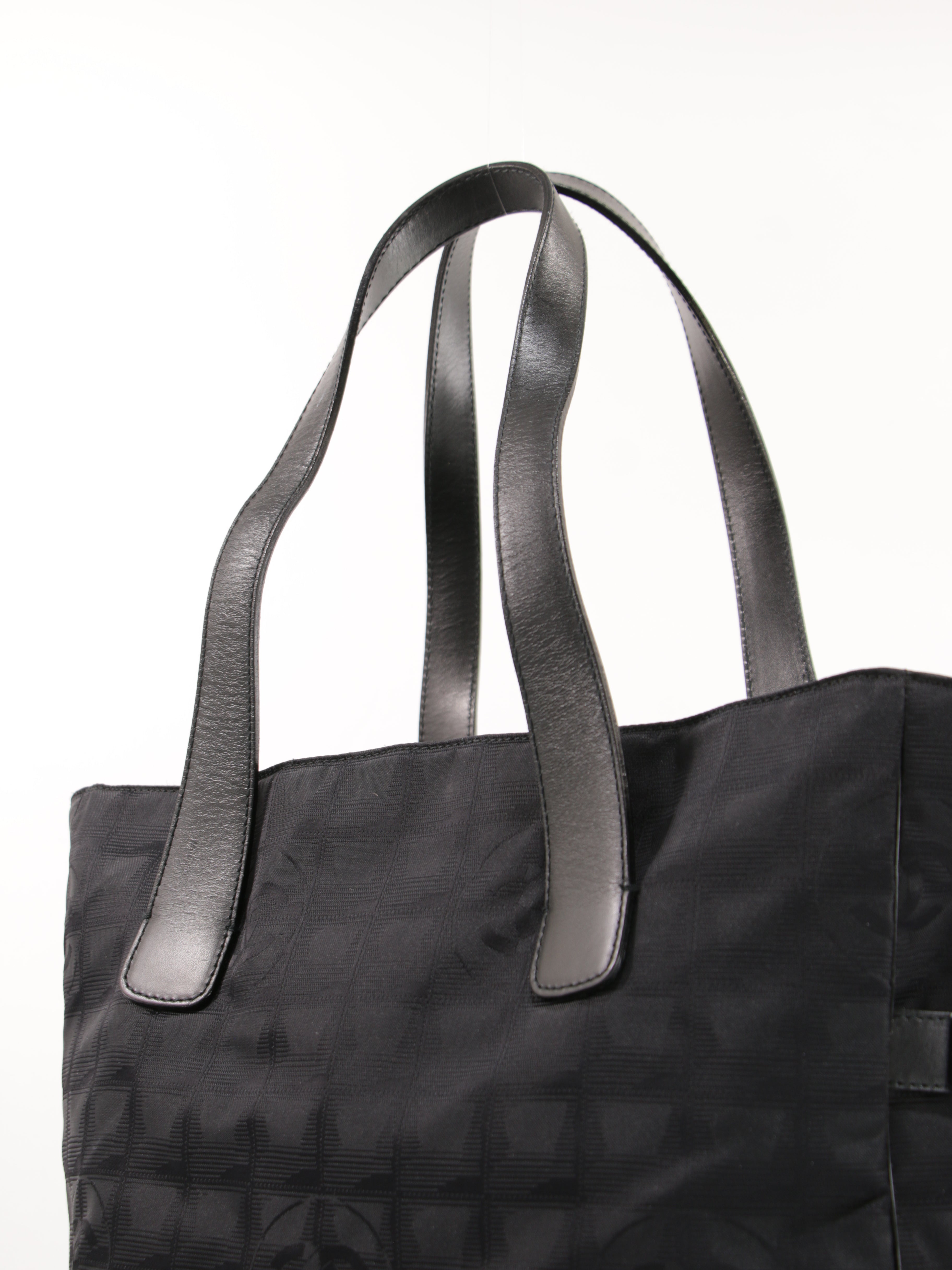 Large Travel Line Tote
