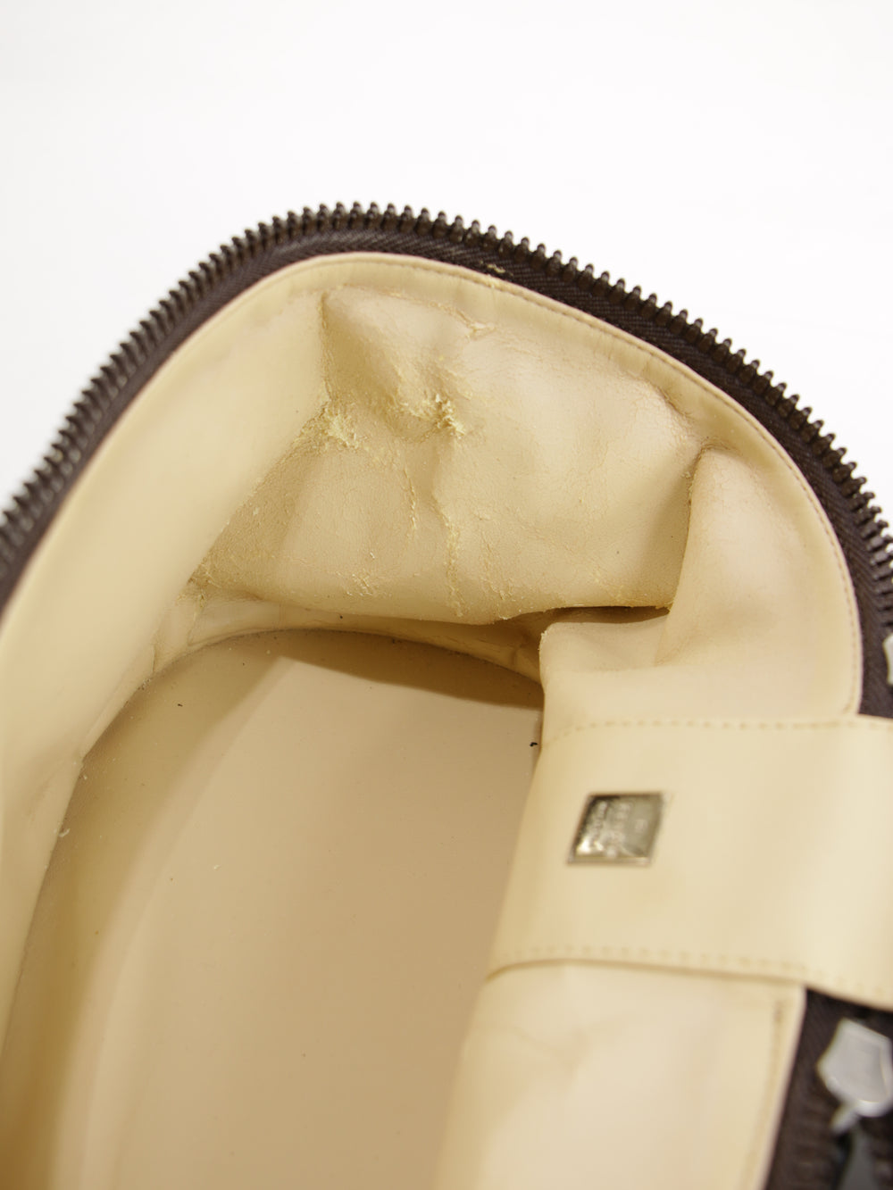Cosmetic pouch