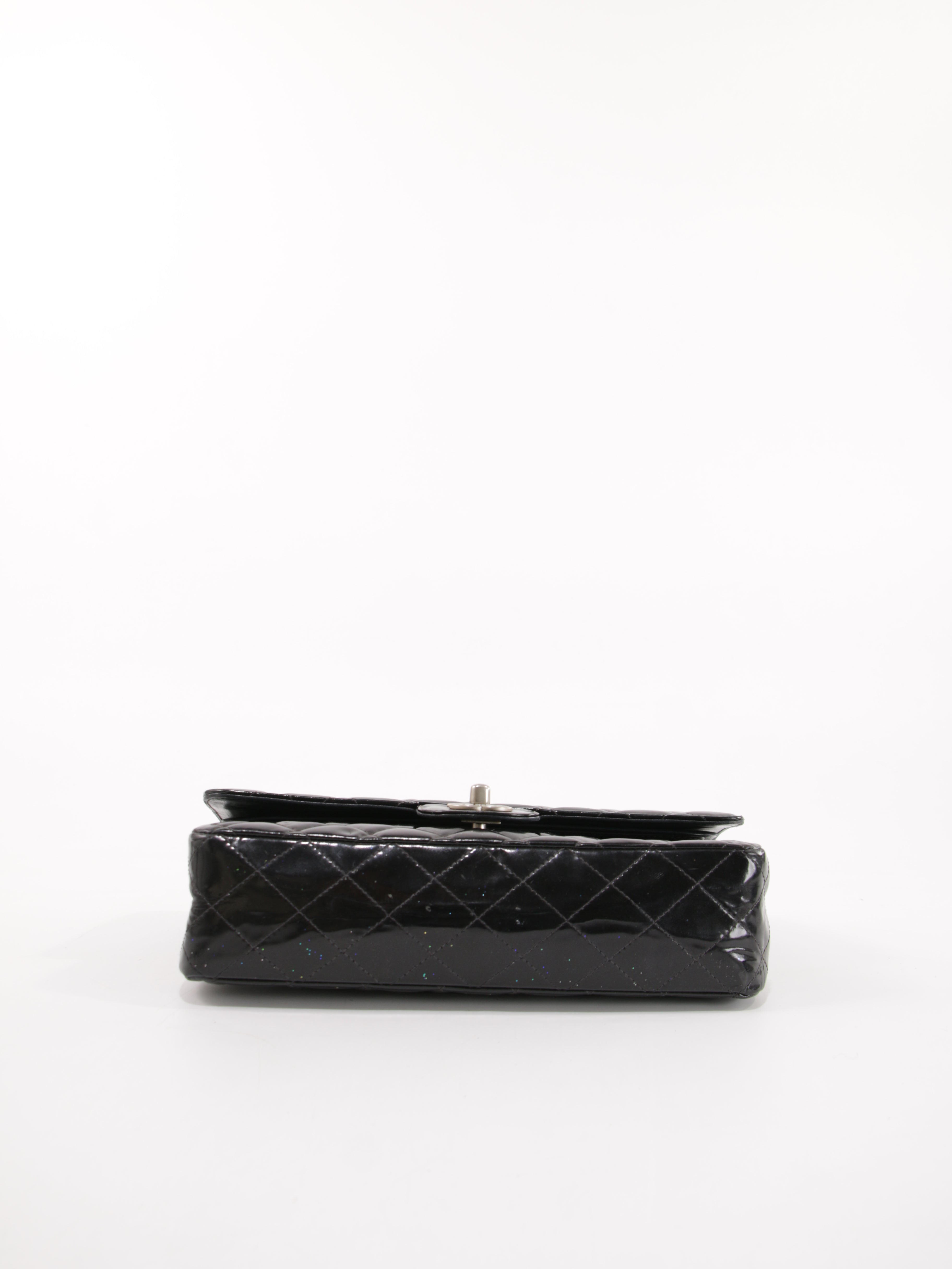 Medium Classic Flap