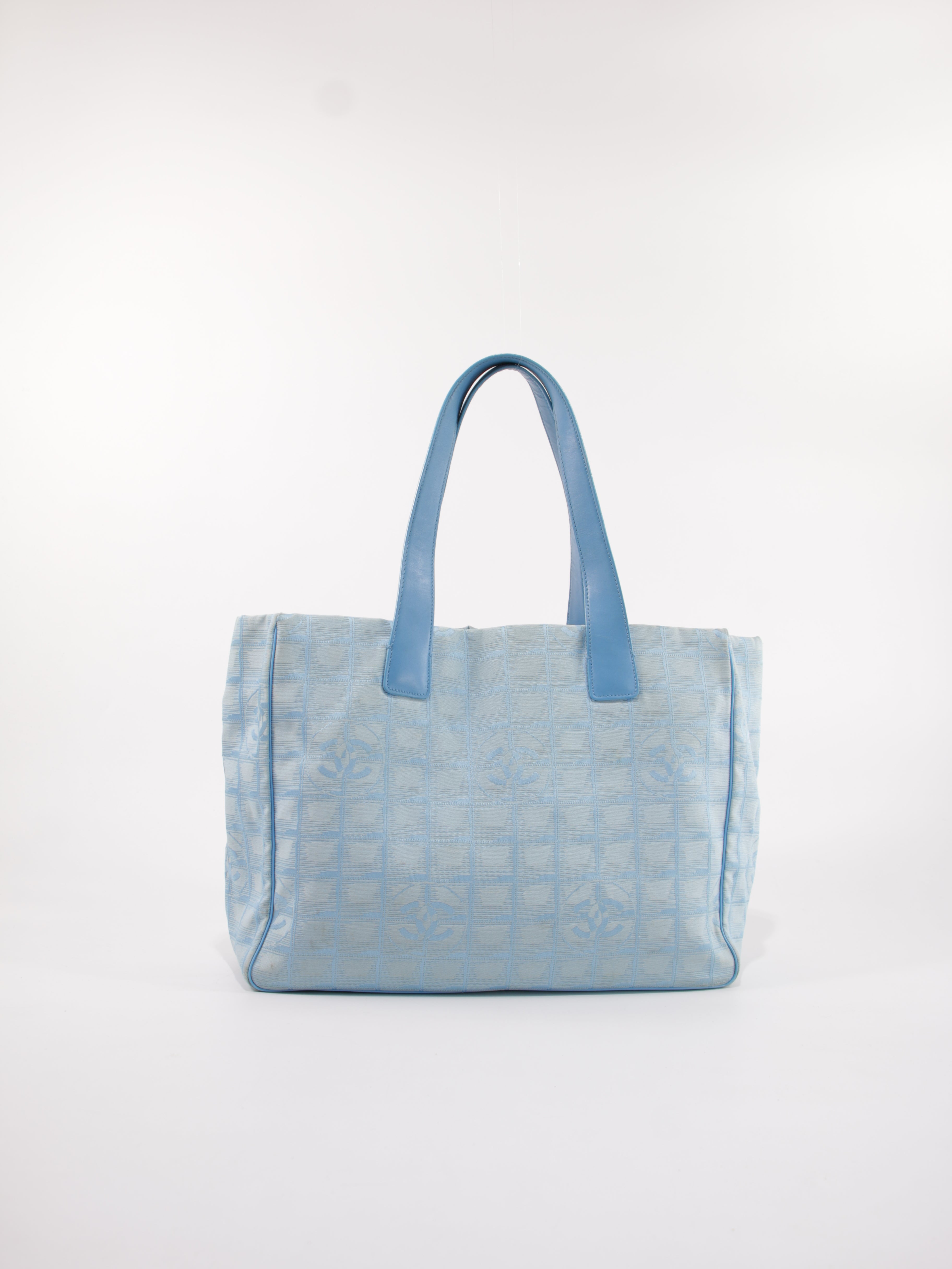 Medium New Travel Line Tote