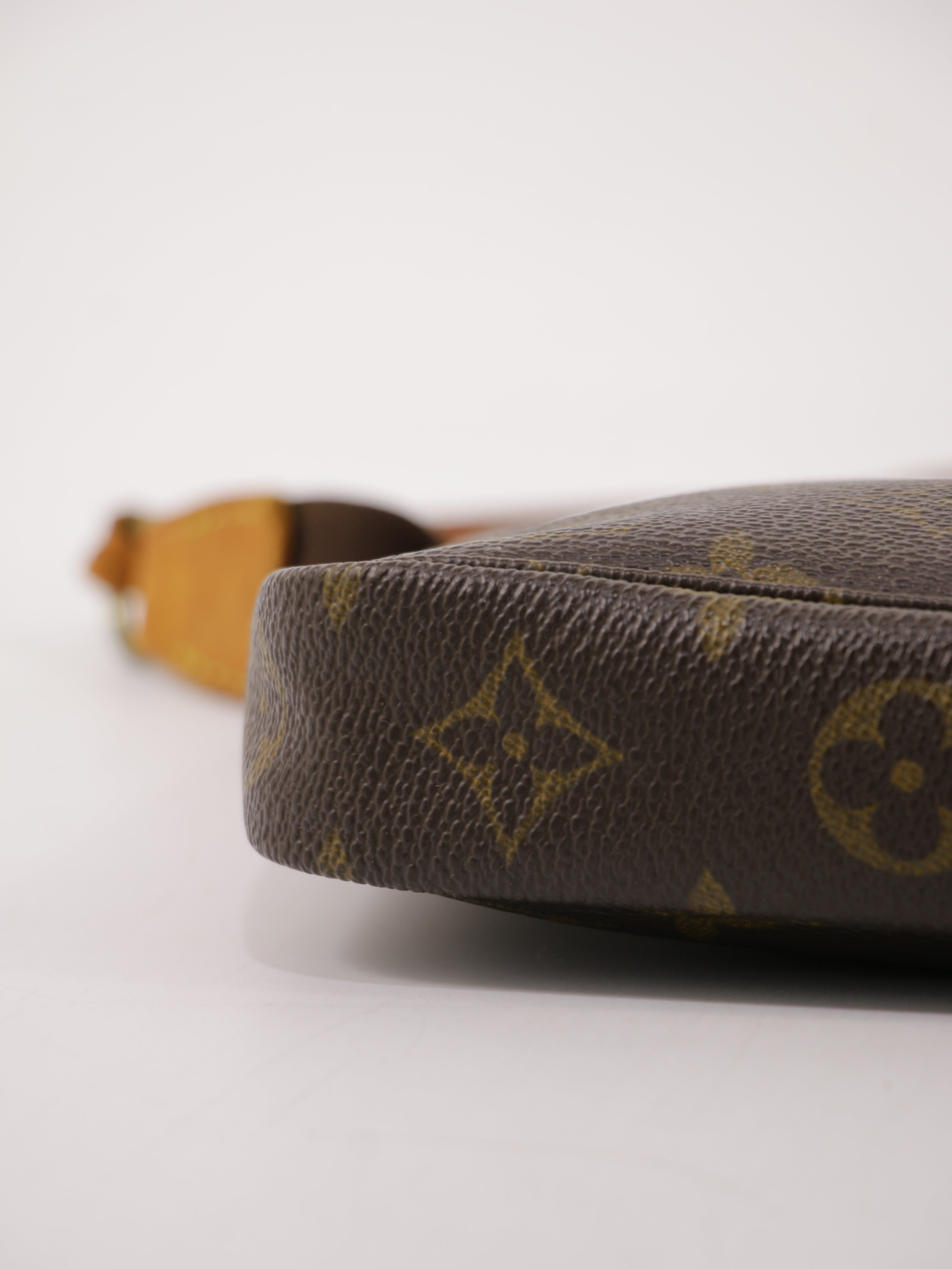 Louis Vuitton Accessories Pochette