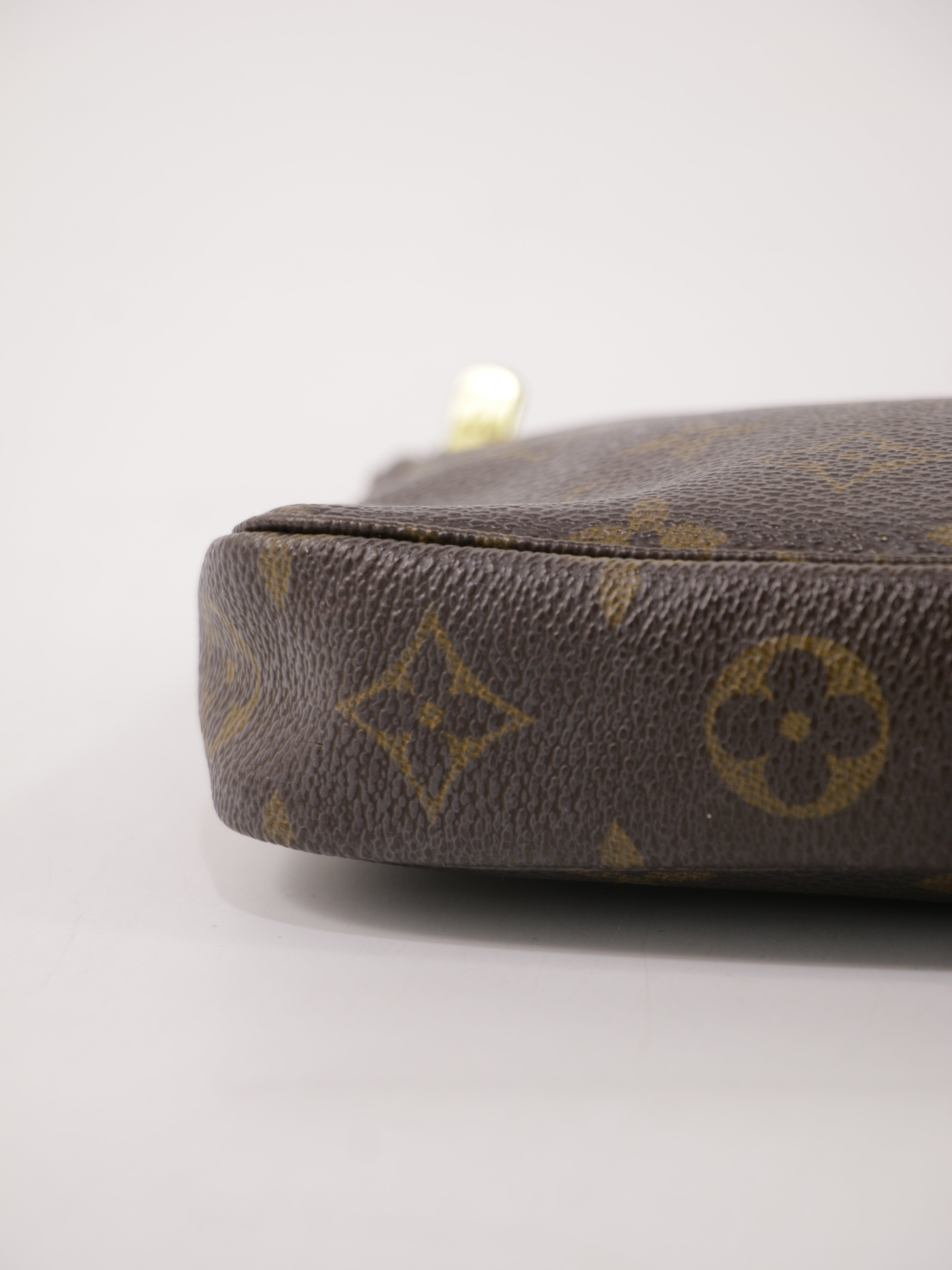 Louis Vuitton Accessories Pochette