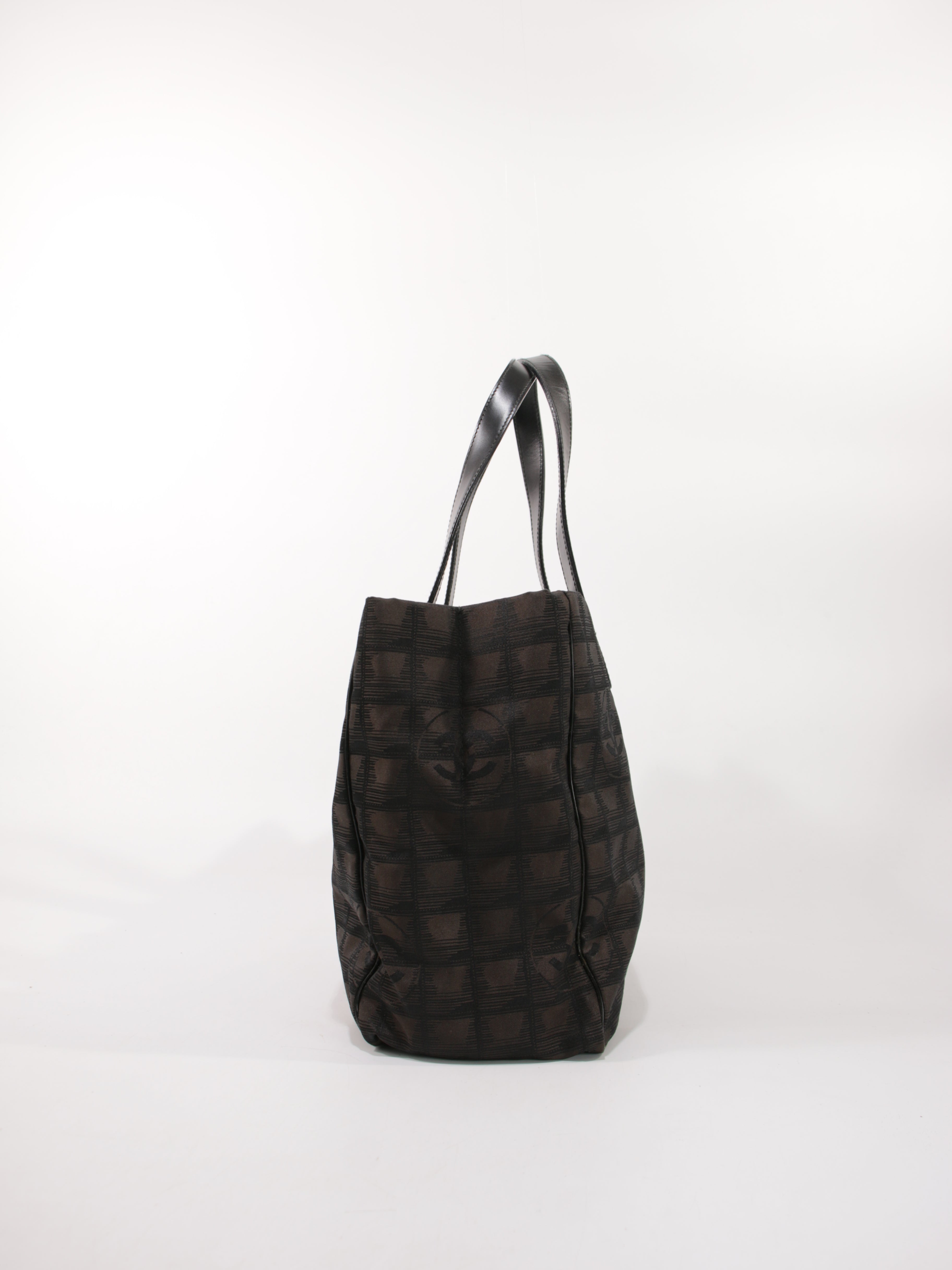 Medium New Travel Line Tote