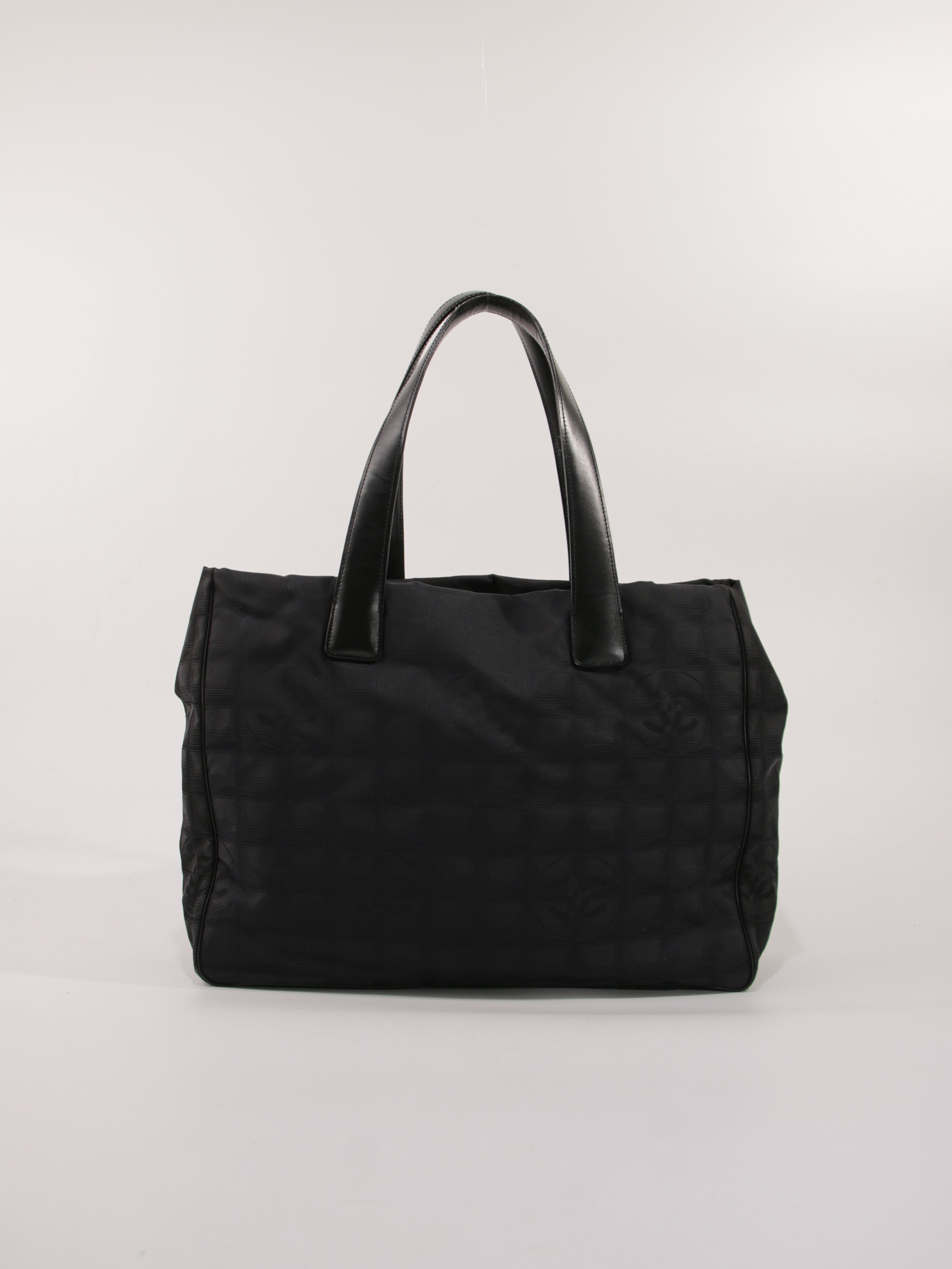 Medium New Travel Line Tote