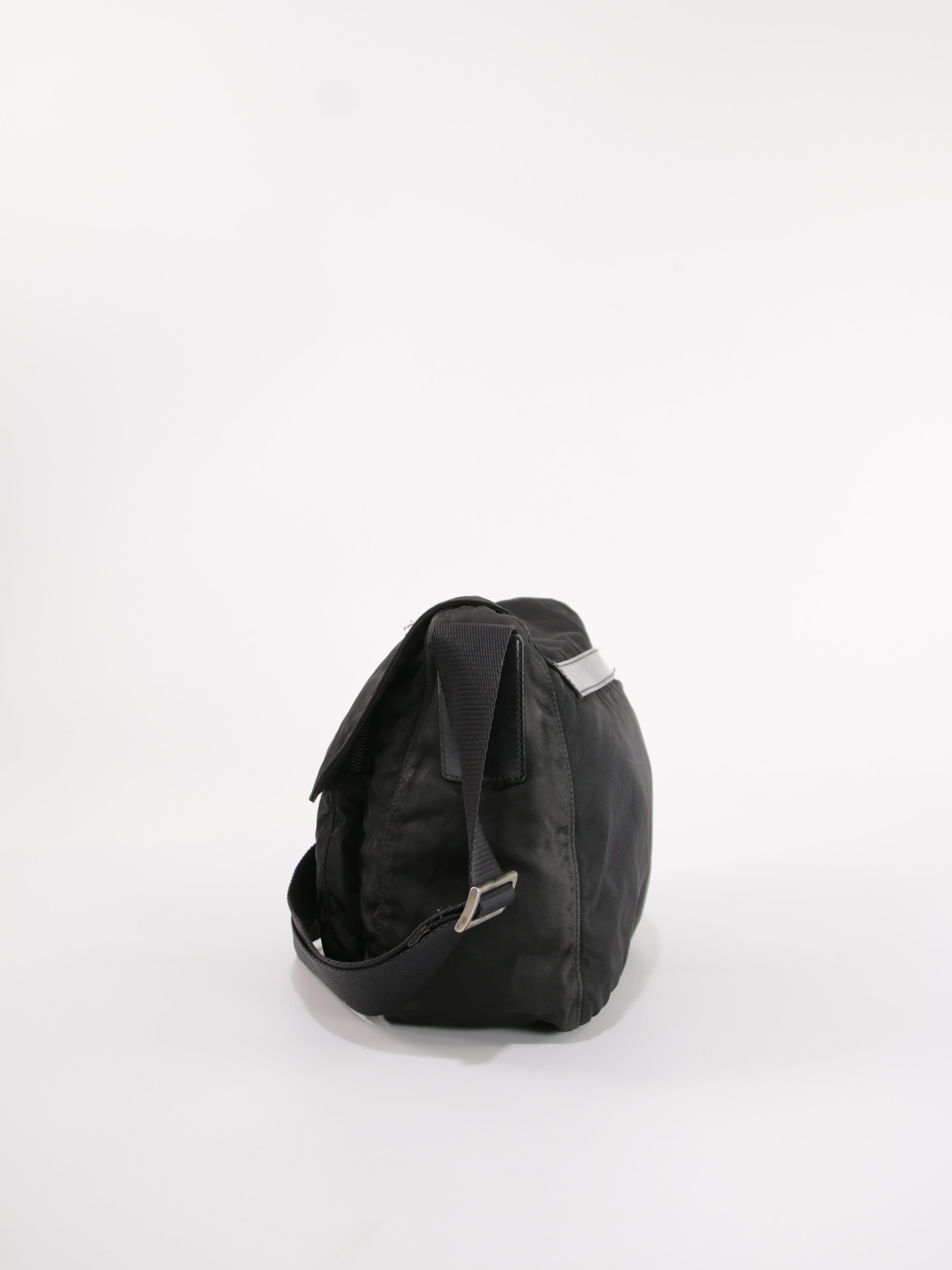 Single Buckle Messenger