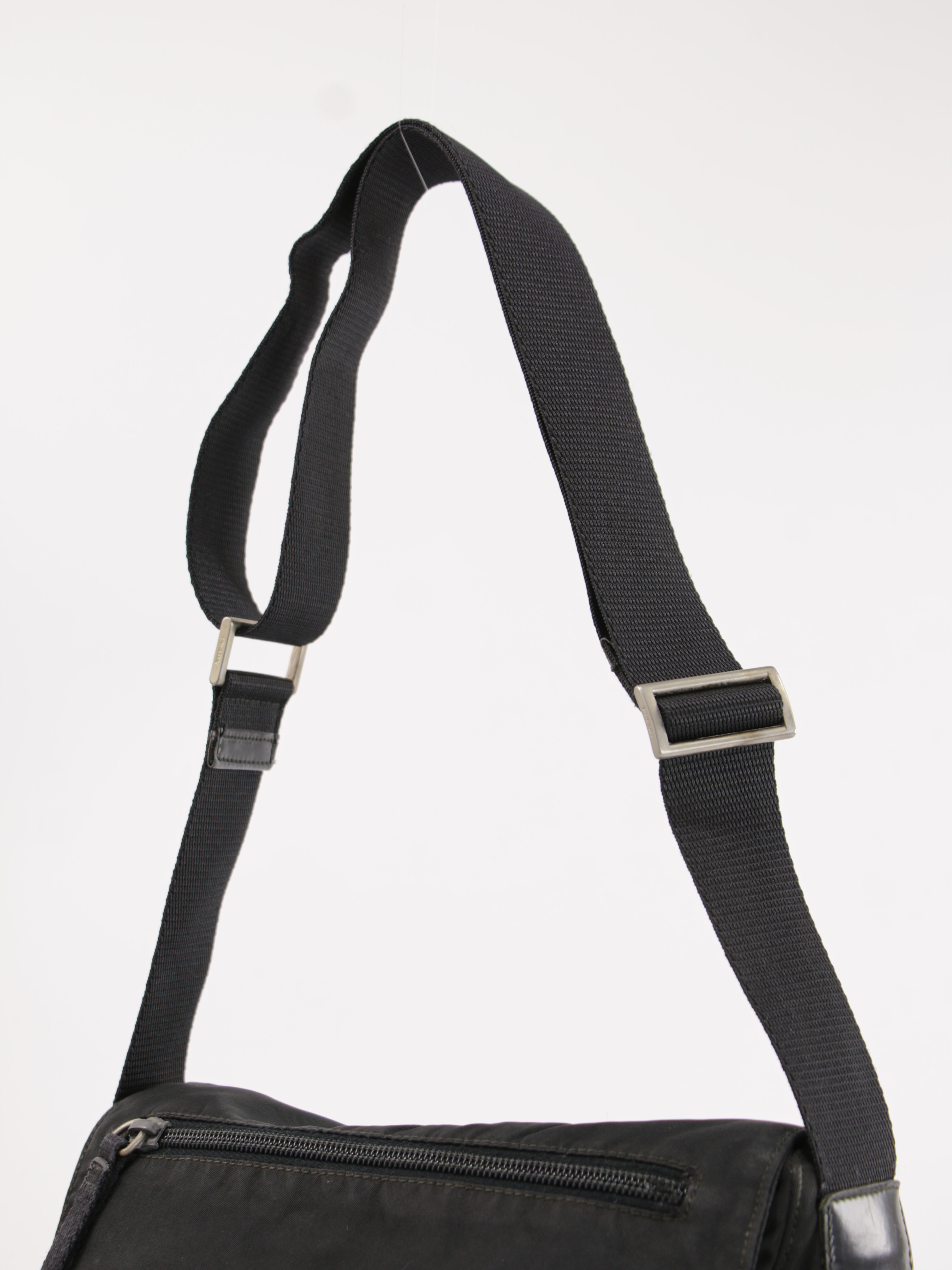 Single Buckle Messenger