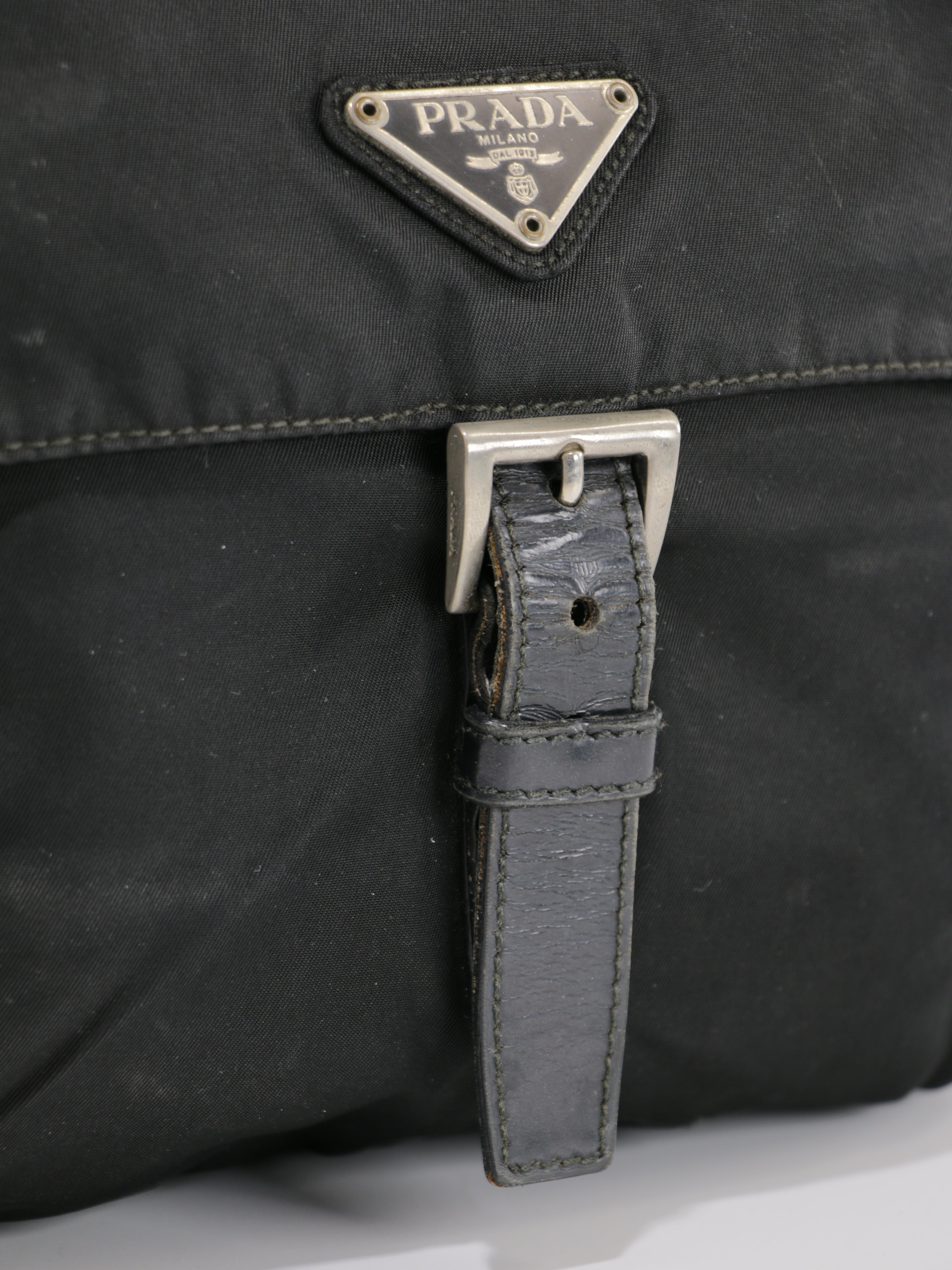 Single Buckle Messenger