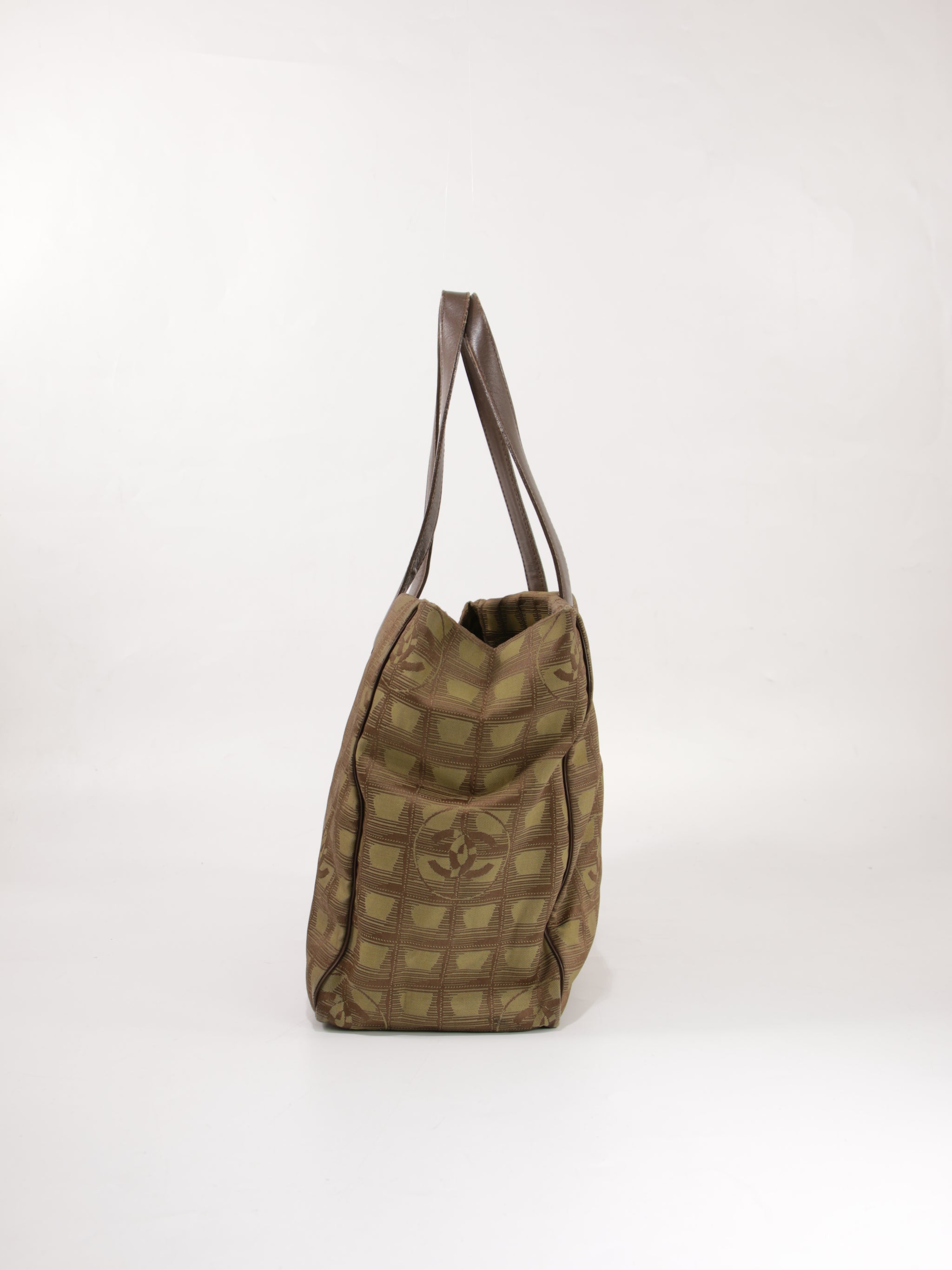 Medium New Travel Line Tote