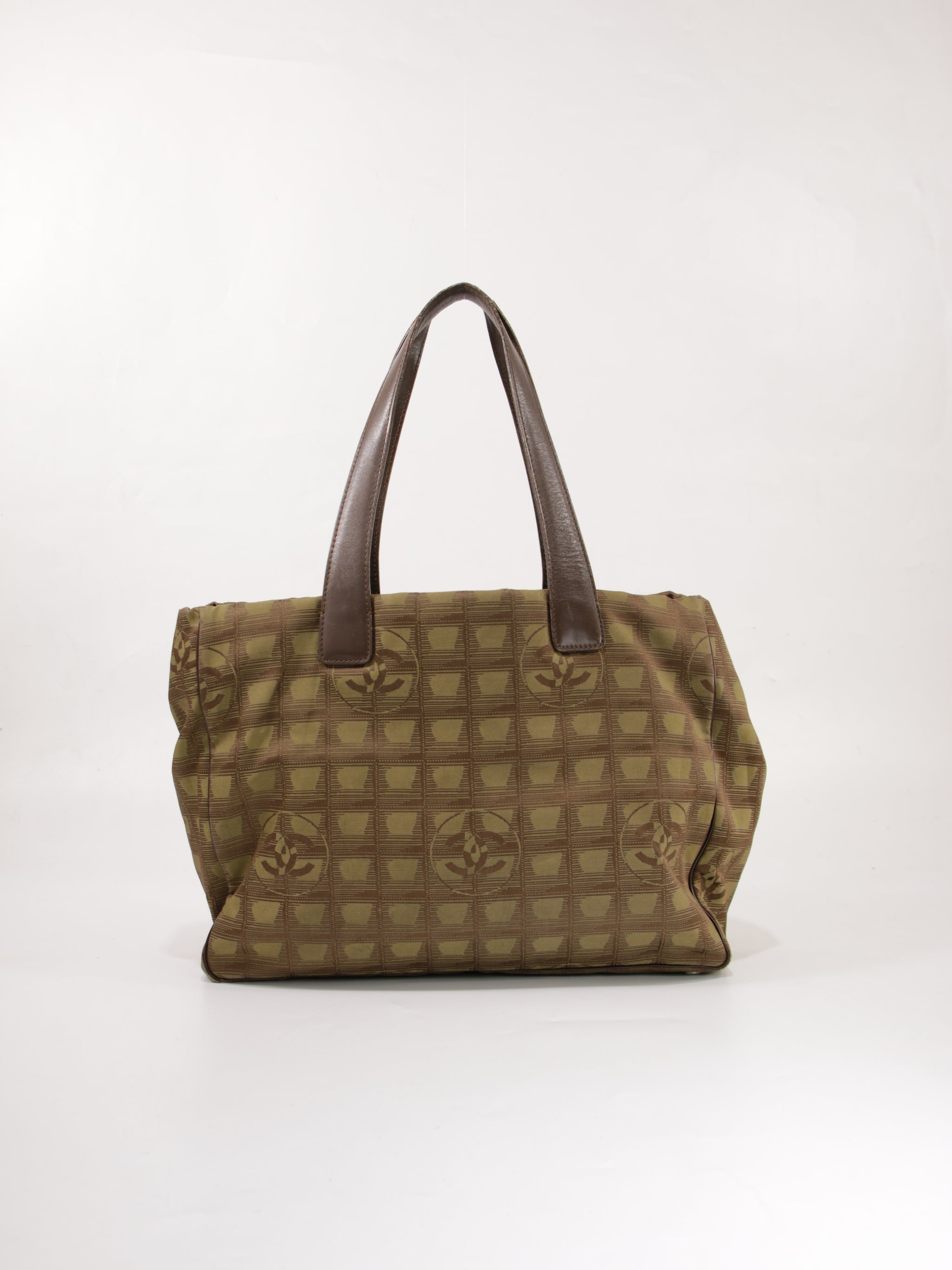 Medium New Travel Line Tote