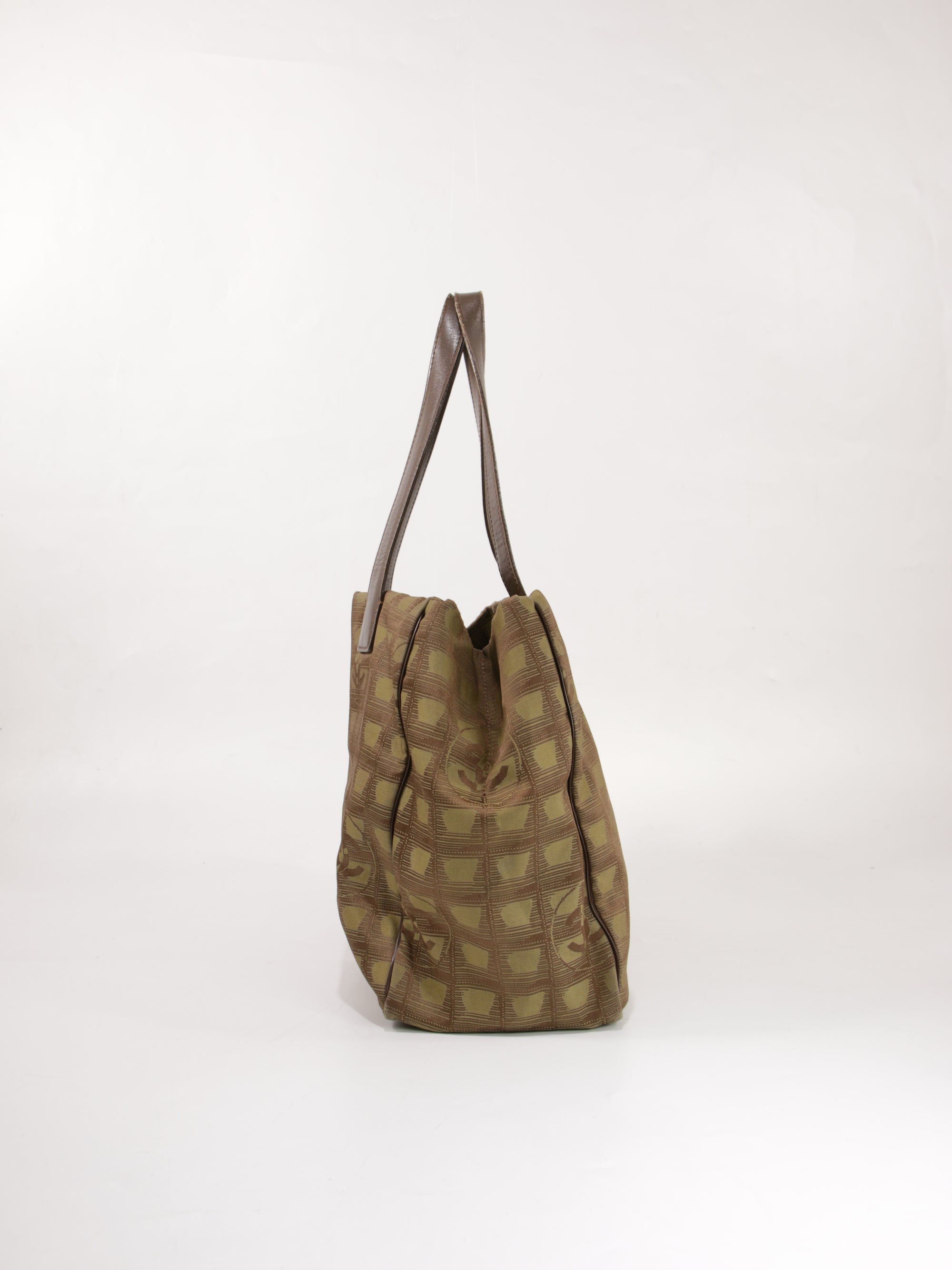 Medium New Travel Line Tote