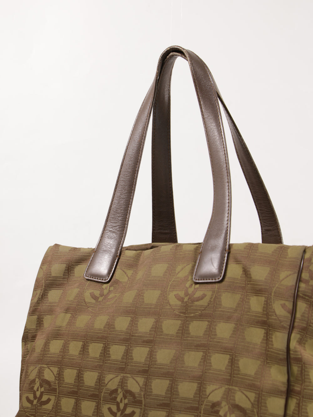Medium New Travel Line Tote