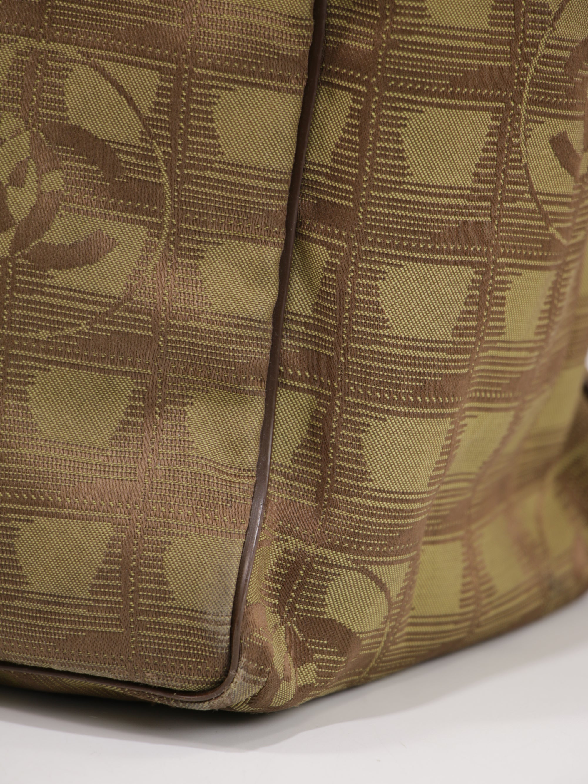 Medium New Travel Line Tote