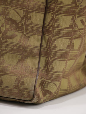 Medium New Travel Line Tote