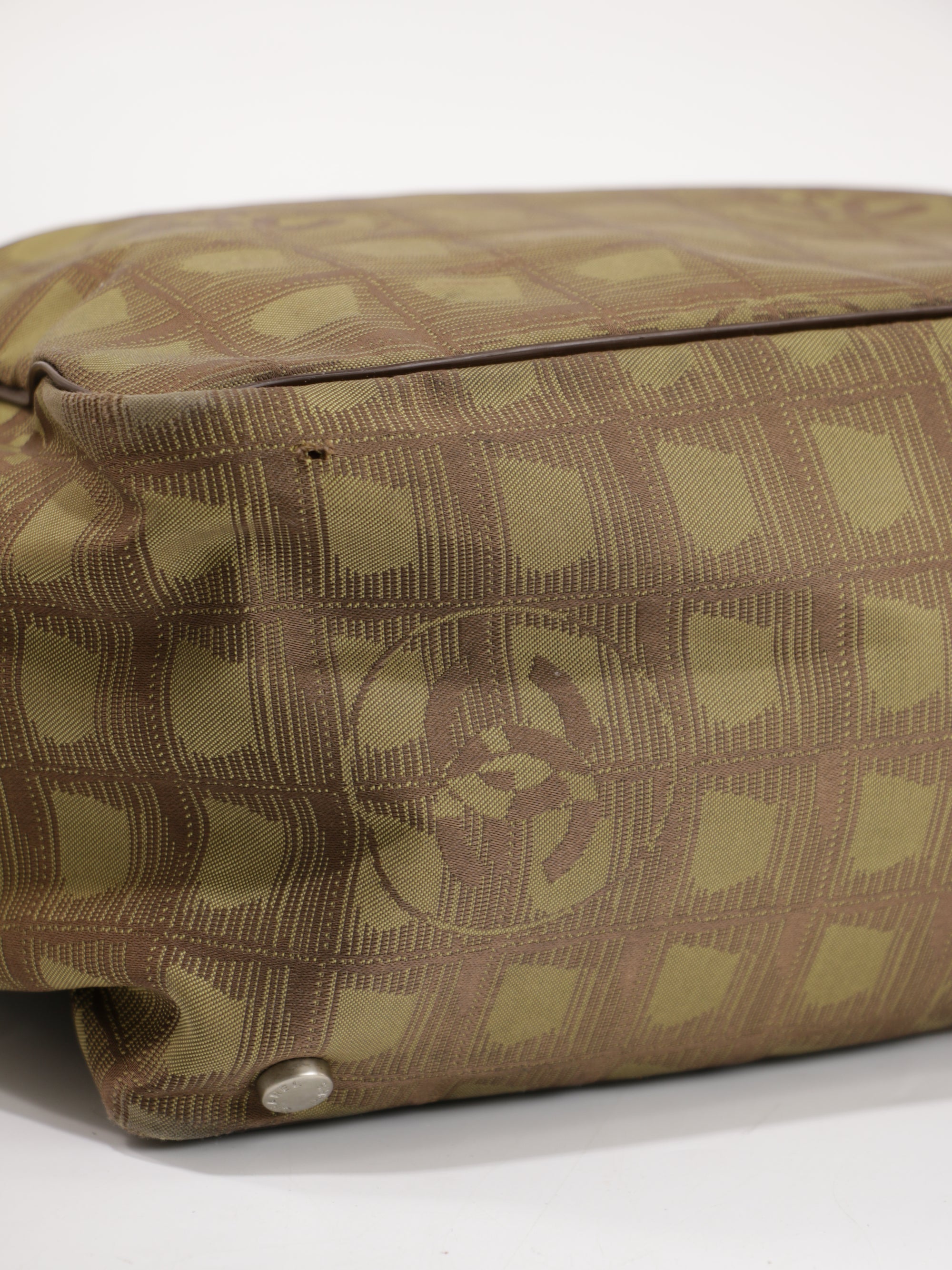 Medium New Travel Line Tote
