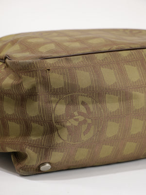 Medium New Travel Line Tote