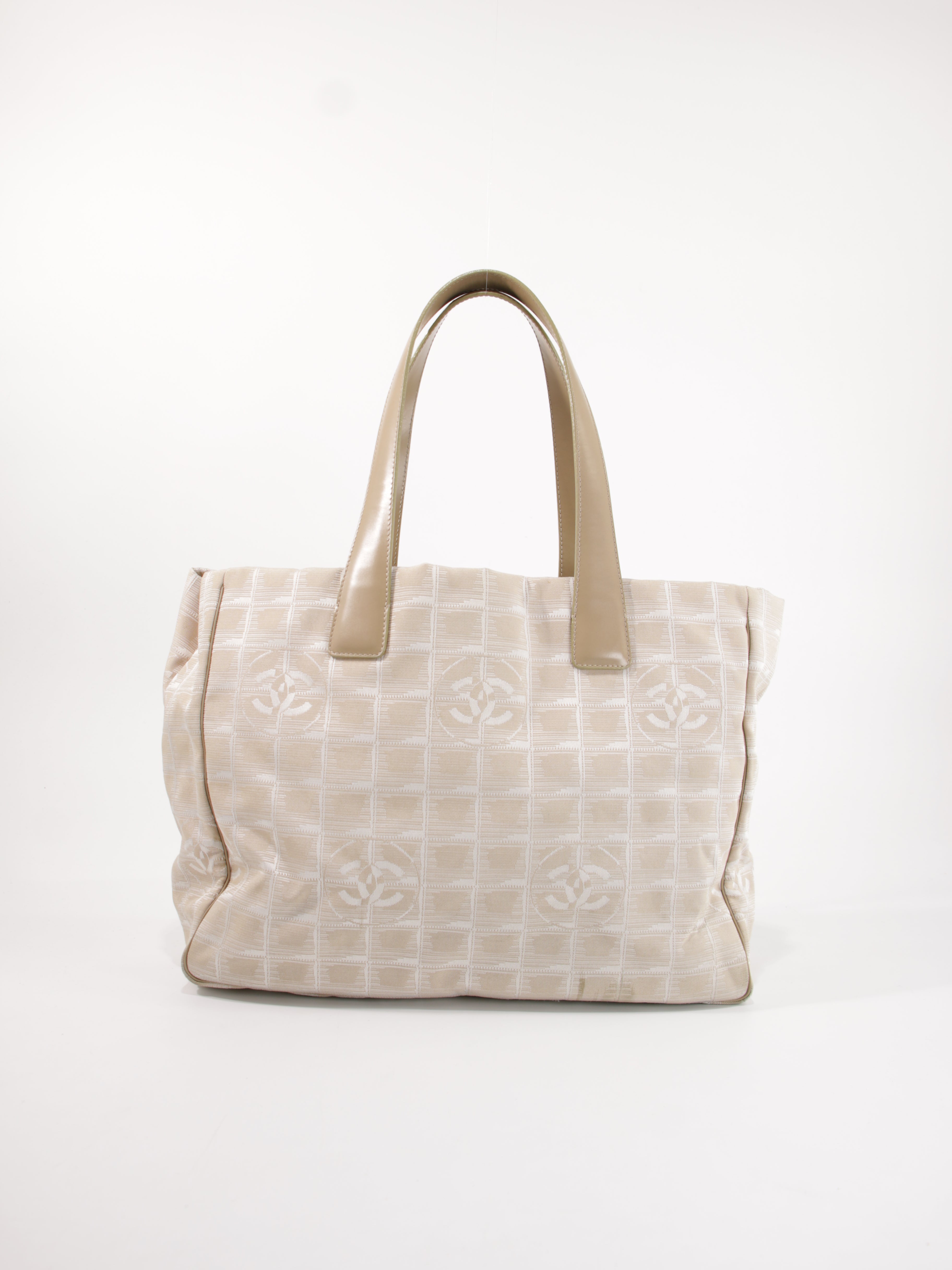 Medium New Travel Line Tote
