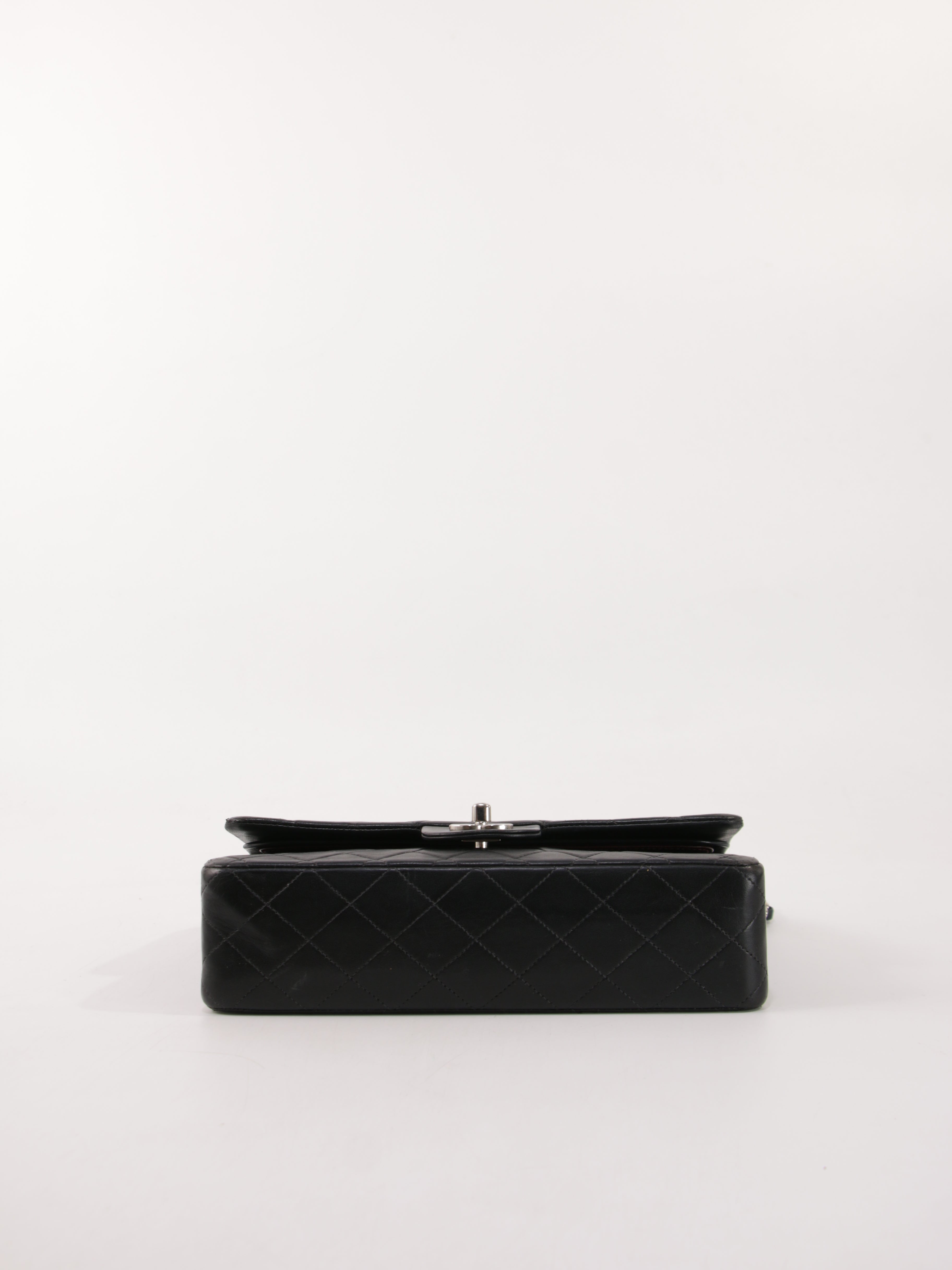 Medium Classic Flap