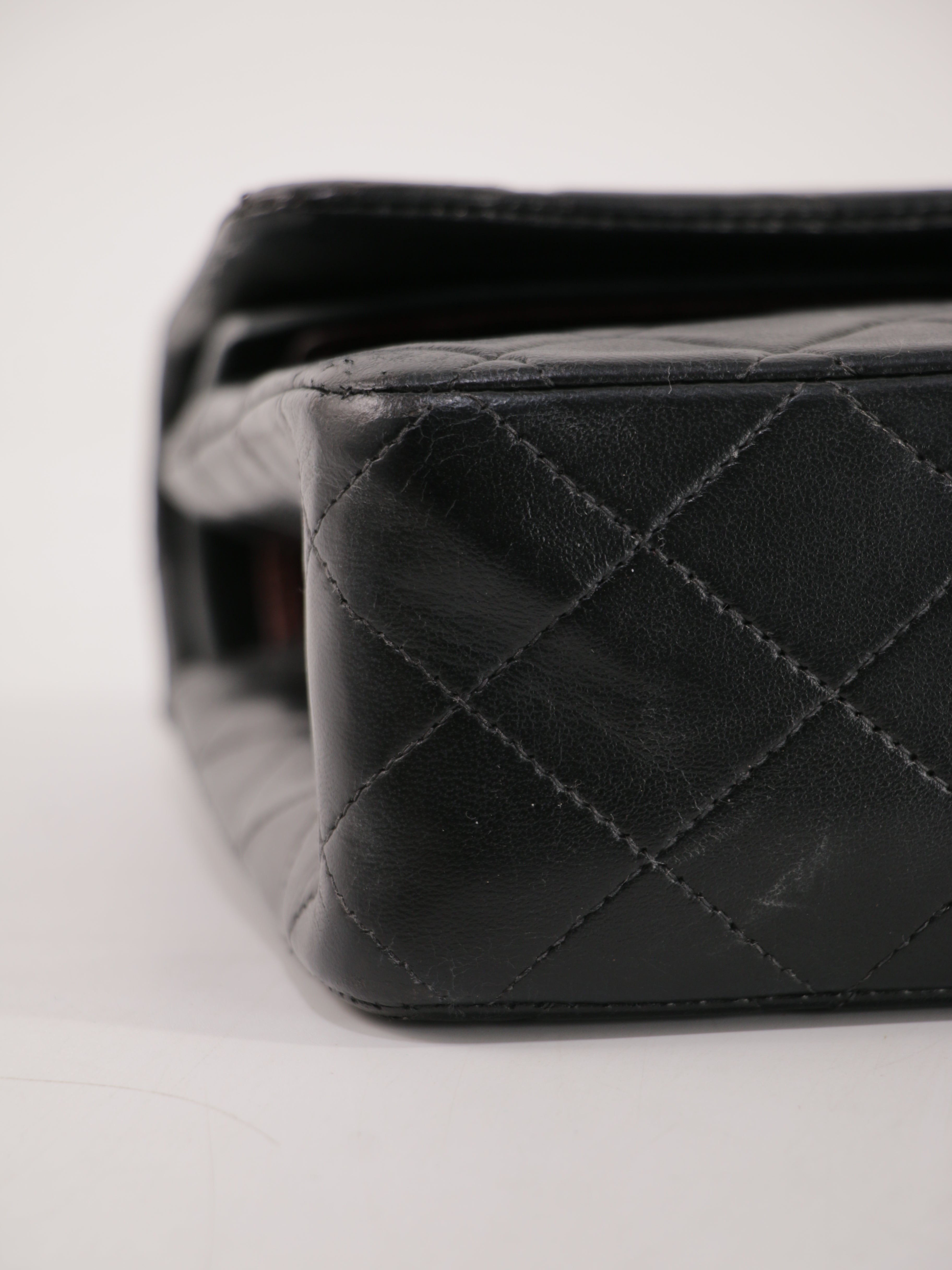 Medium Classic Flap
