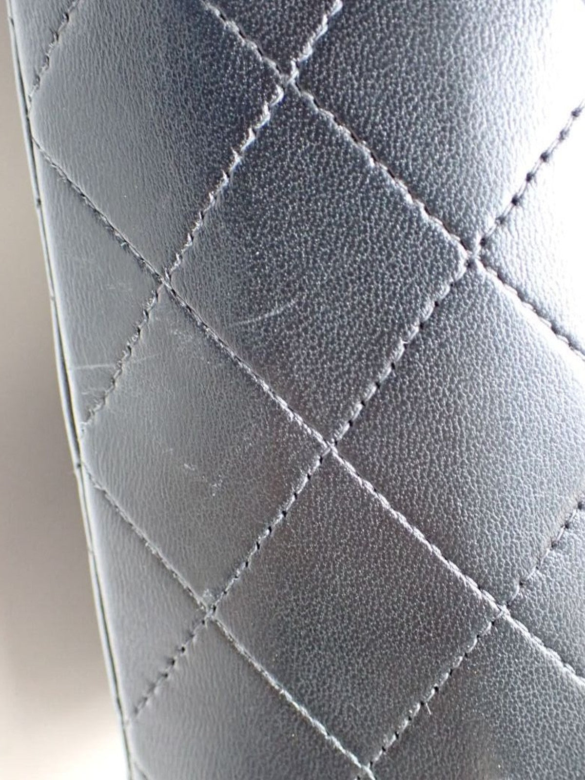 Medium Classic Flap