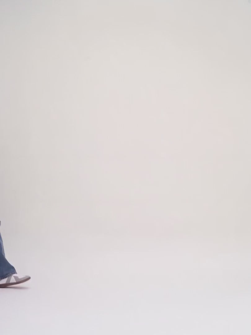 Cargar vídeo: Balenciaga Small City White Leather